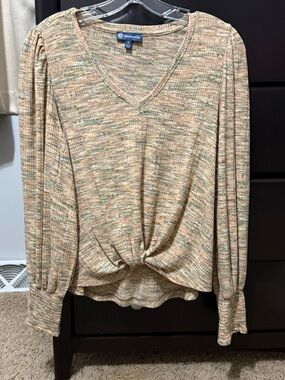 Democracy Multi-Tone V-Neck Twist Front Long Sleeve Top